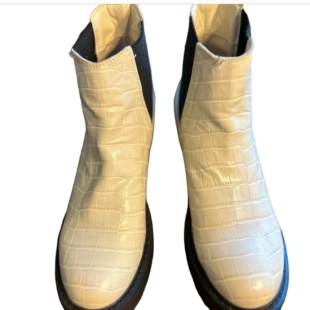 Steve Madden Women's Tyclone off White Crocodile Chunky Chelsea‎ Boots 7